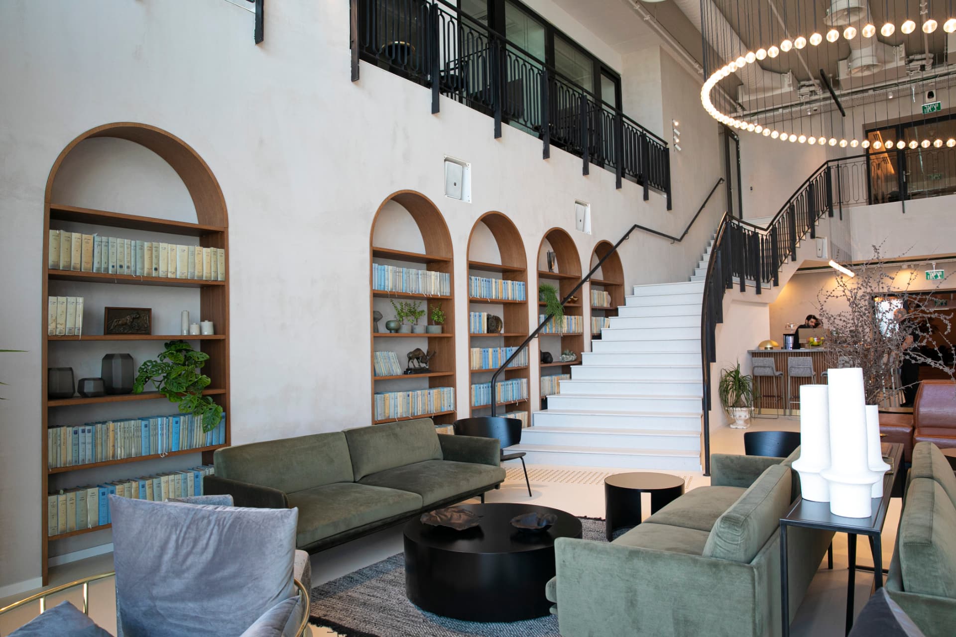 Recepción y sala de espera del estudio en la Torre Midtown, Tel Aviv