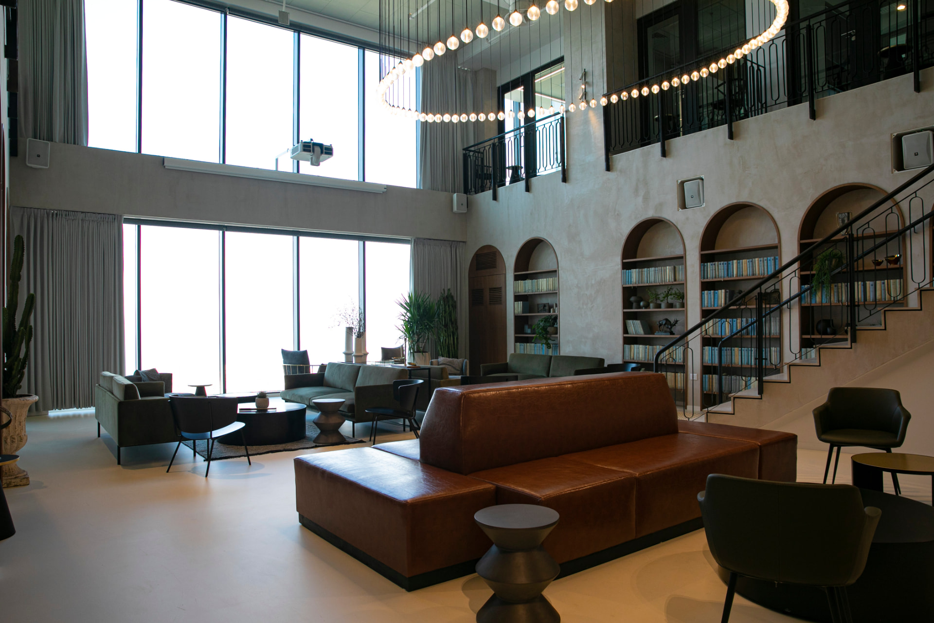 Sala de espera y lounge del estudio en la Torre Midtown, Tel Aviv